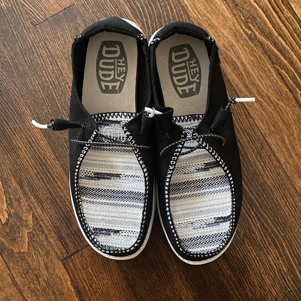 New - Hey Dude! Women’s size 8 - black and white